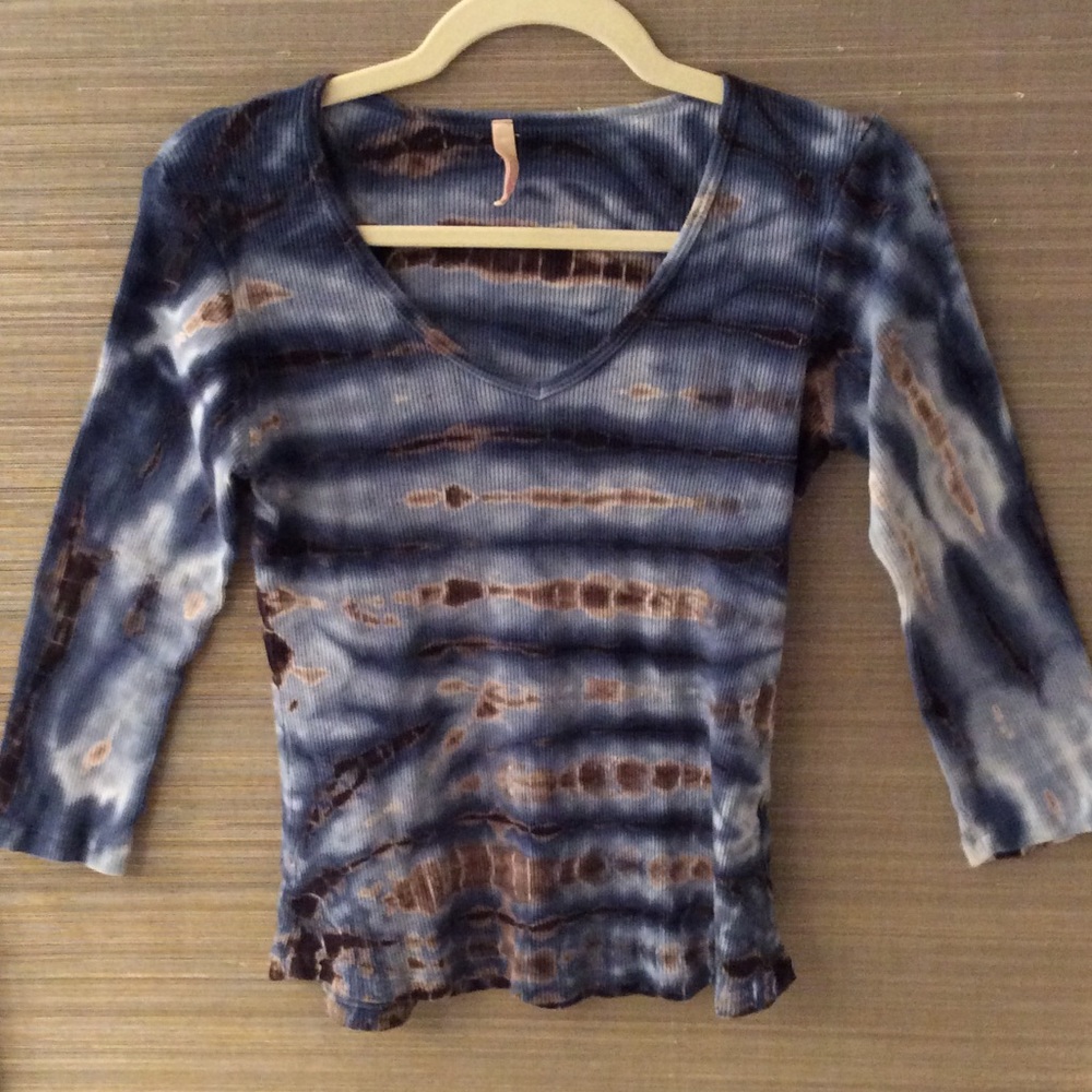 Me & Ko tie died cotton V- neck ON TREND!