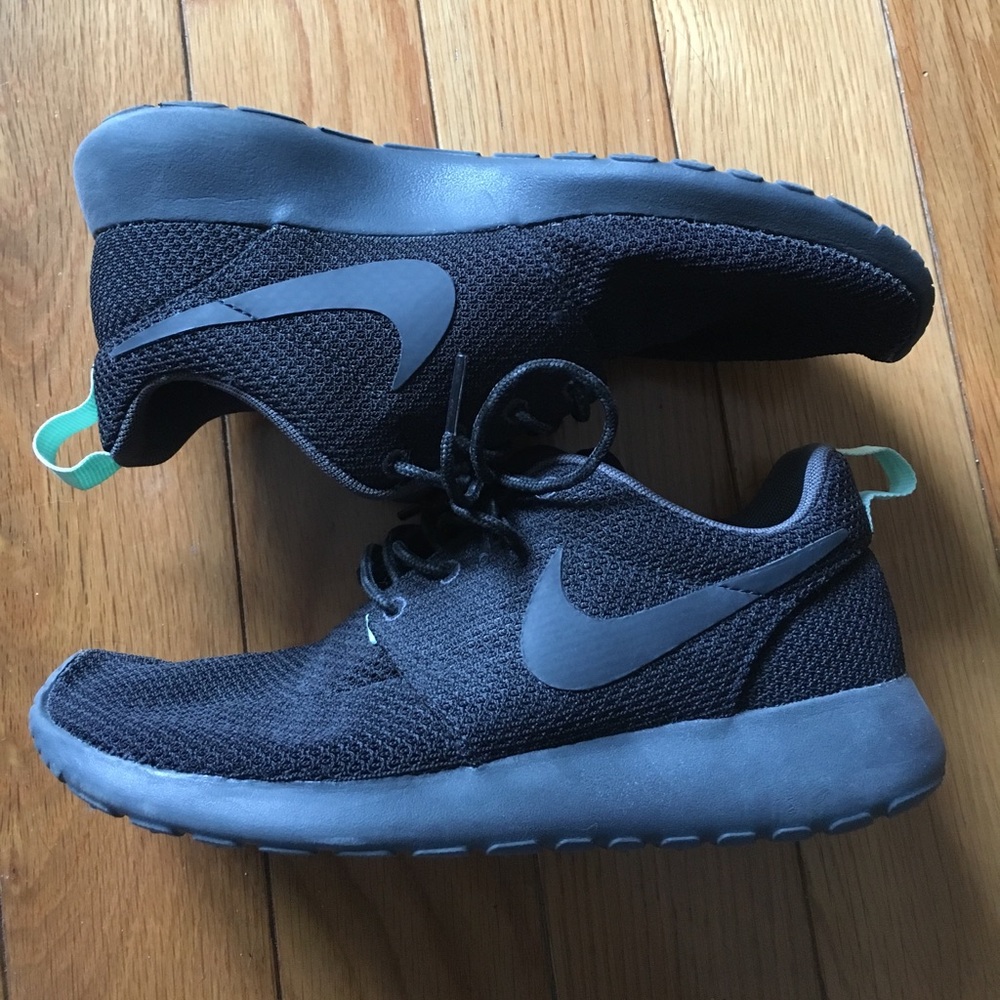 Nike Roshe's Black With Tiffany Blue Detailing