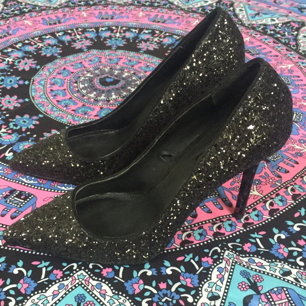 NWOT Forever 21 Pointed Toe Pumps Glitter Heels