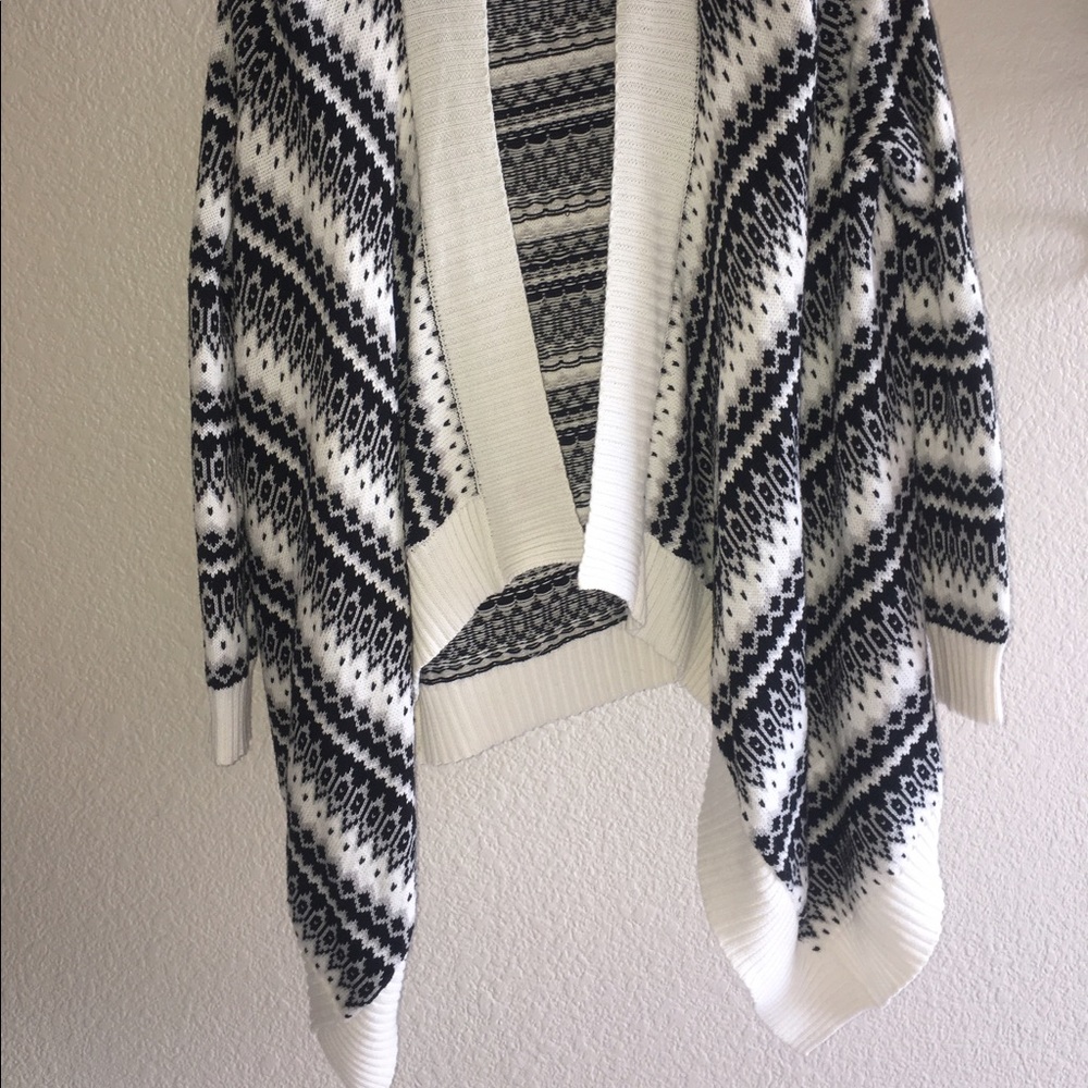 Black and white print cardigan!