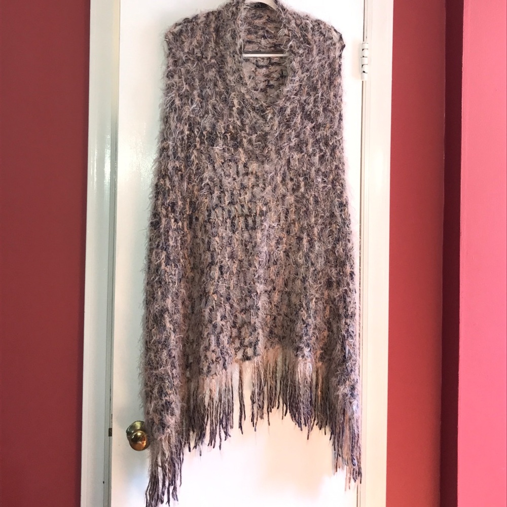 SHE,S. Boucle Knit Poncho.   VERY SPECIAL