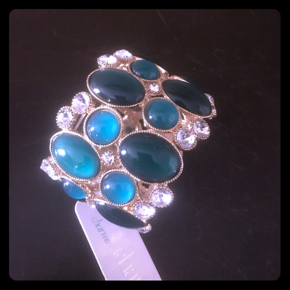 ✨Gorgeous wrist piece. ✨