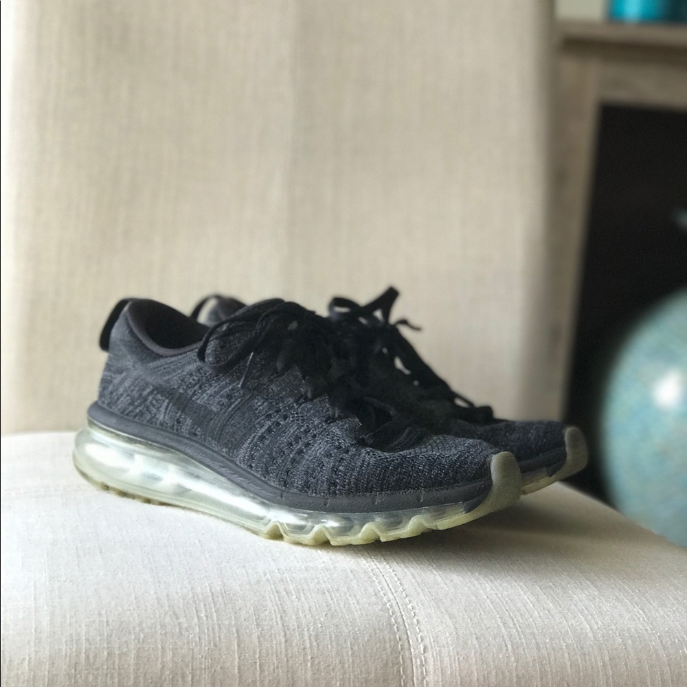 Black Nike Flynit Athletic Shoes