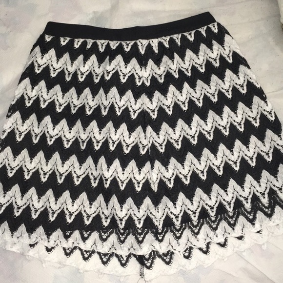 Above knee skirt - Picture 2 of 2