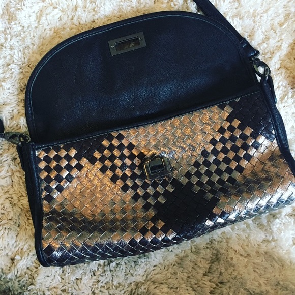 ✨black and silver basket weave purse✨ - Picture 2 of 3