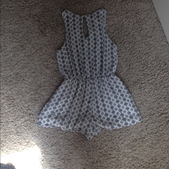 Black and white patterned Romper - Picture 2 of 6
