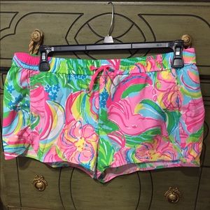 Lilly Pulitzer run around shorts Large