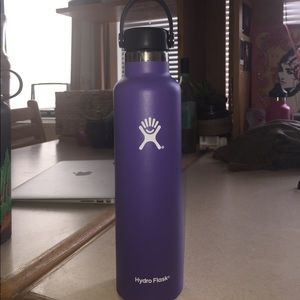 Purple/lavender Hydroflask