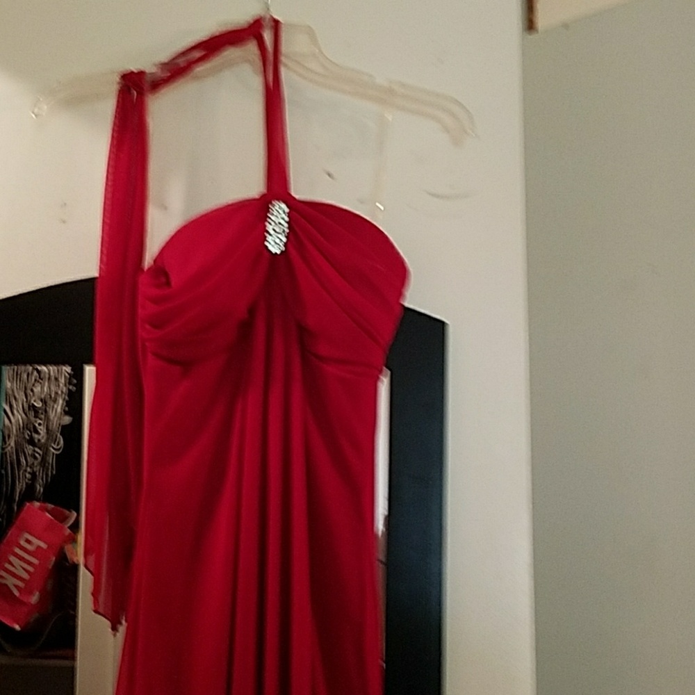 Floor length red prom/homecoming dress