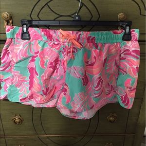 Illy pulitzer run around shorts Large