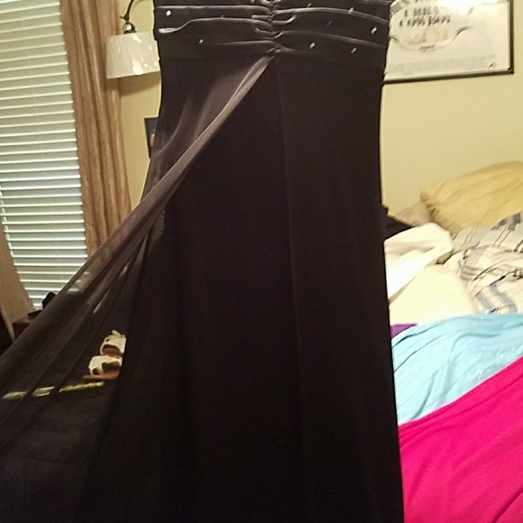 Black formal dress - Picture 3 of 3