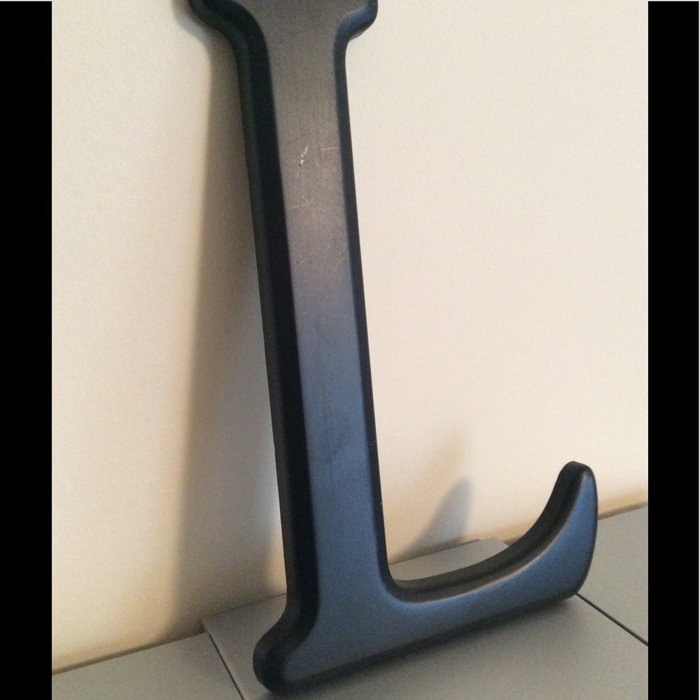 Decorative "L"