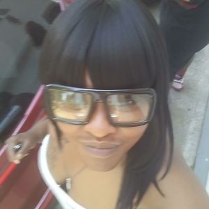 Meet your Posher, Monique