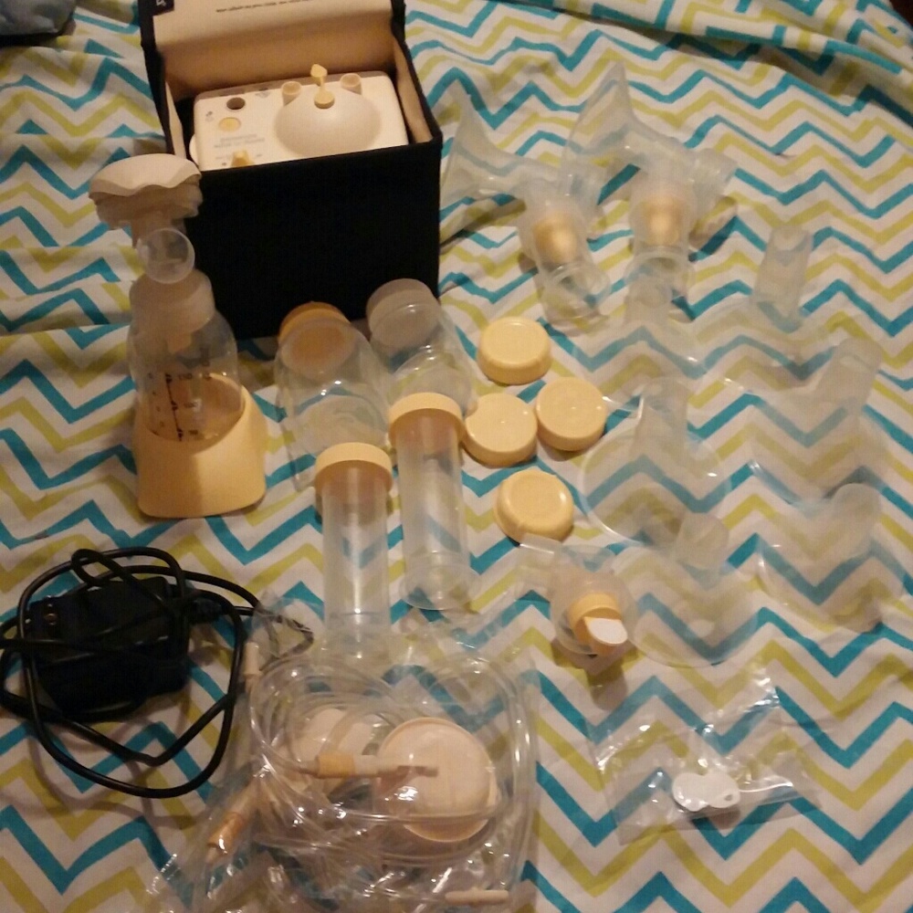 Medela double electric pump plus hand pump & acces