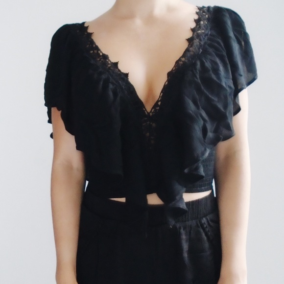 • Hailey Crochet Crop Top • - Picture 4 of 5