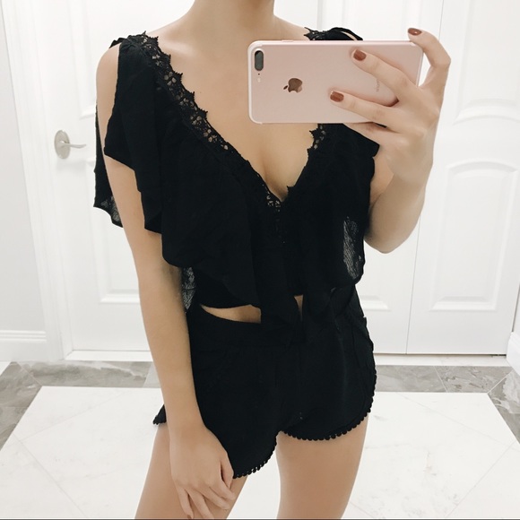 • Hailey Crochet Crop Top • - Picture 3 of 5