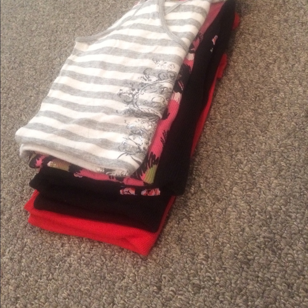 5 barely worn tank tops.