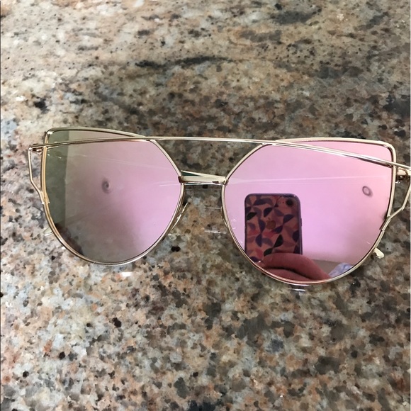 Accessories - Cat eye sunglasses
