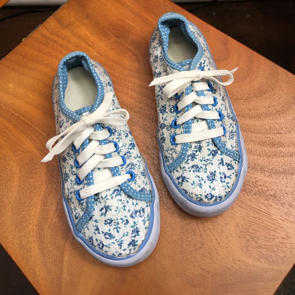 Girls sparkly floral shoes.