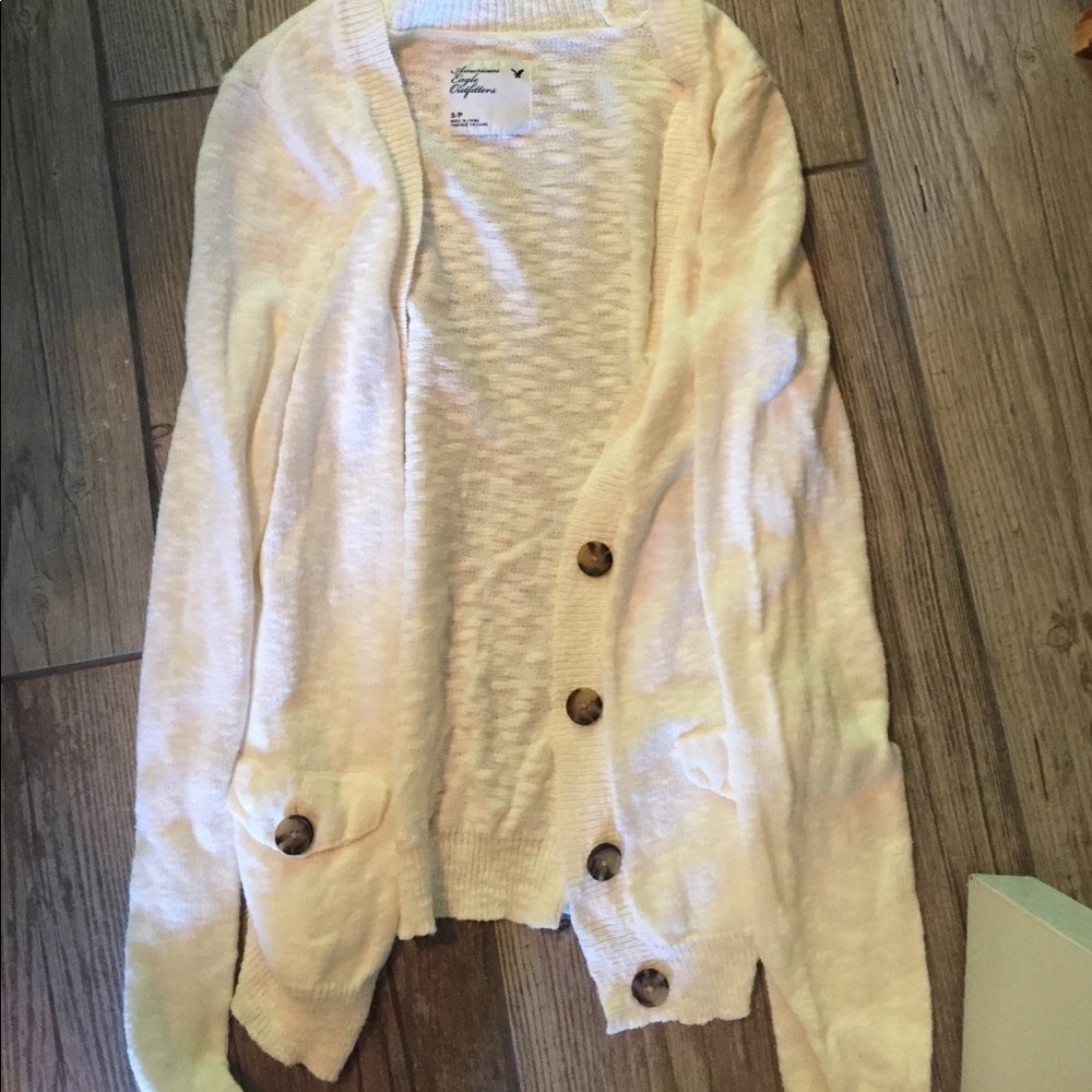 AE cardigan. Perfect condition. Tortoise buttons