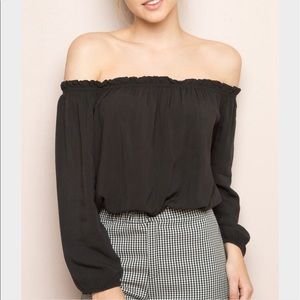 Off the shoulder Brandy Melville crop top💕