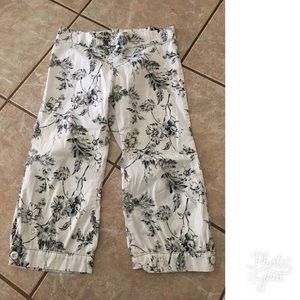 Floral print linen capris