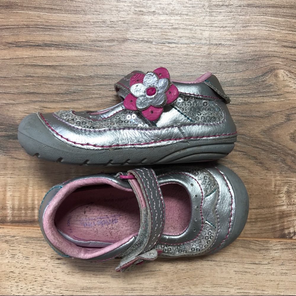 Stride Rite Girls Shoes size 6 💗