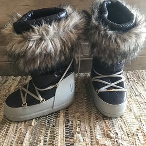 Authentic DIOR girls puffer boots with fur trim