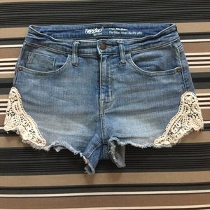 Women's / junior shorts
