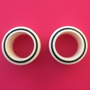 1" PLUGS WHITE W/BLK RING TUNNELS 25mm GAUGE