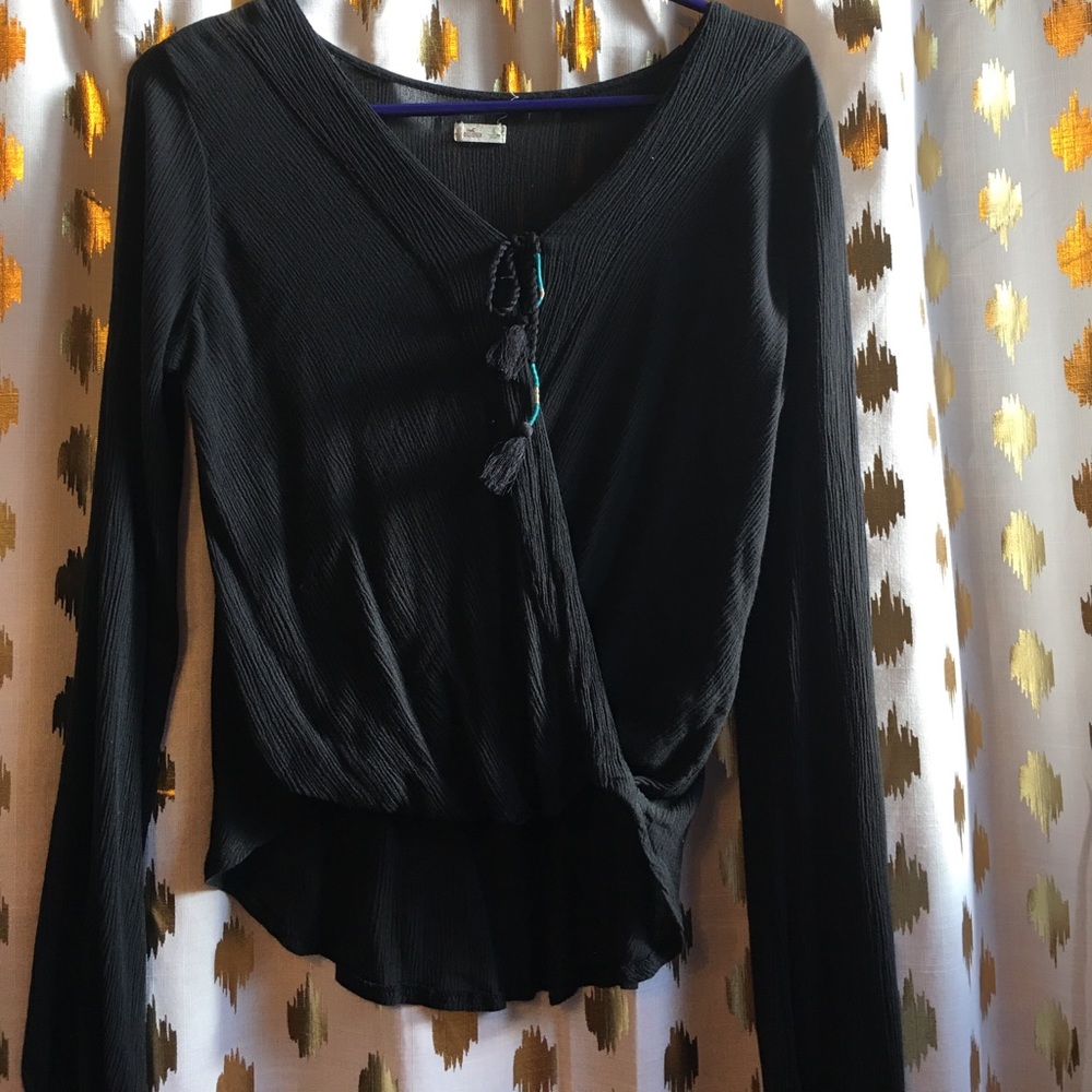 Long sleeve wrap Hollister shirt