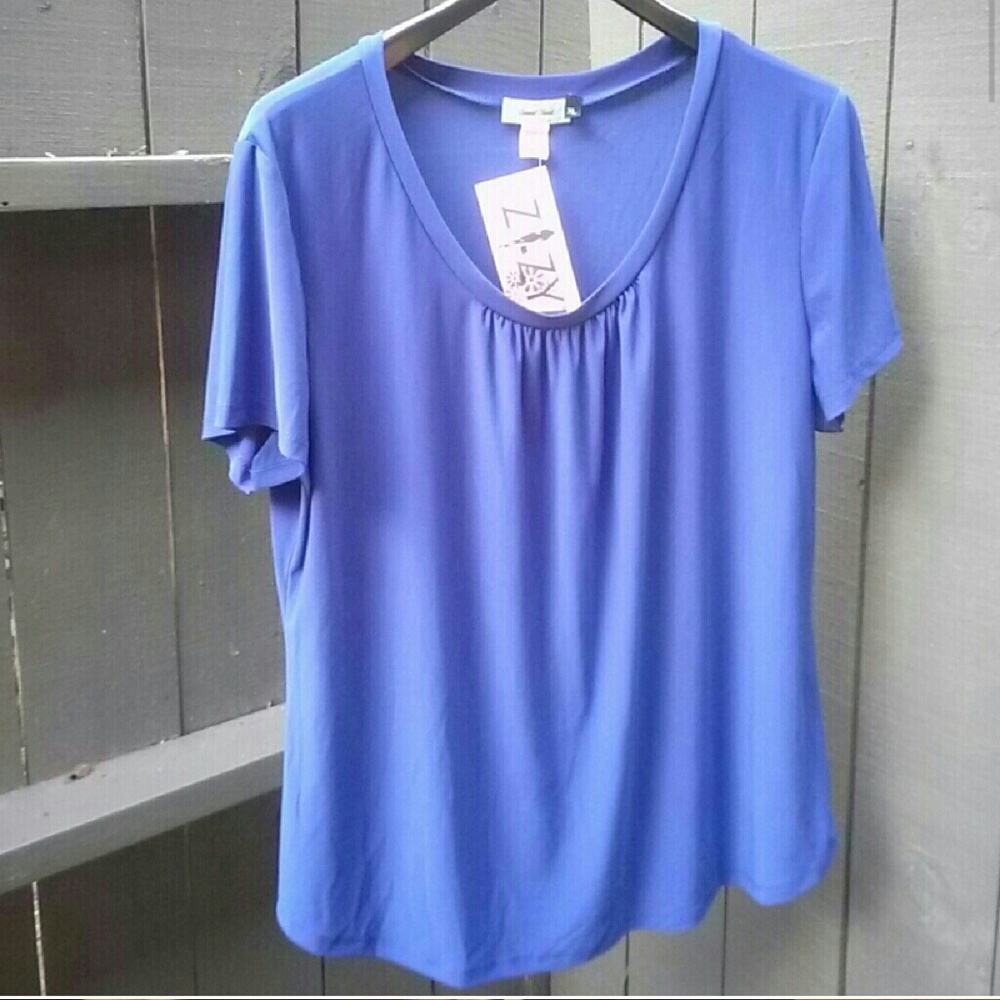 NEW Beautiful color very flattering