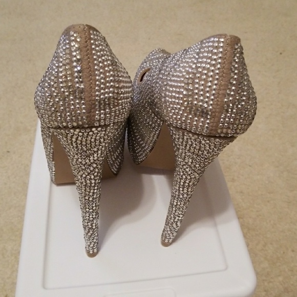 Steve Madden Silver Pumps - Picture 3 of 4