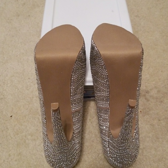 Steve Madden Silver Pumps - Picture 4 of 4