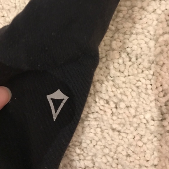 KIDSs REVERSIBLE ivivva (lululemon kids) leggings - Picture 3 of 4