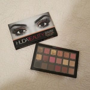 Huda Beauty Textured Shadows Palette Rose Gold