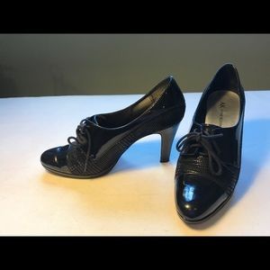 High heel tie shoe