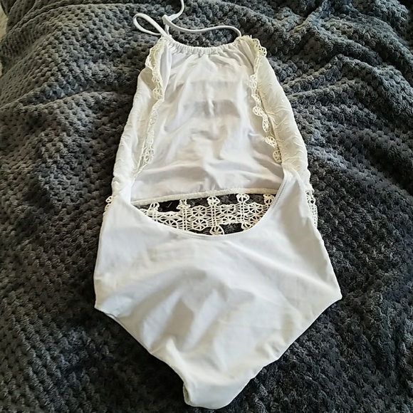 BEACH RIOT Casa Blanca one piece - Picture 7 of 7