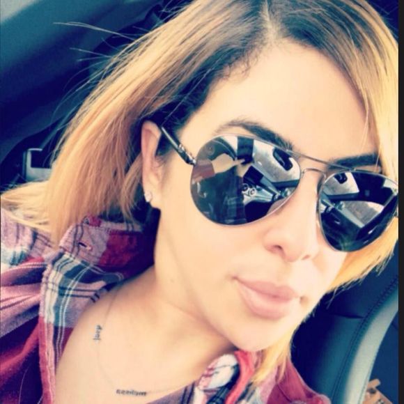 Meet your Posher, Melissa - Picture 1 of 1