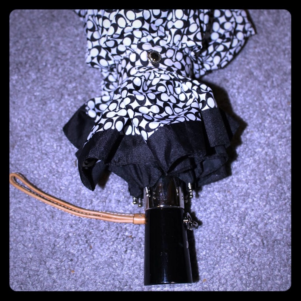 🌂❤️ COACH Umbrella✨😍 ‼️ PRICE DROP ‼️