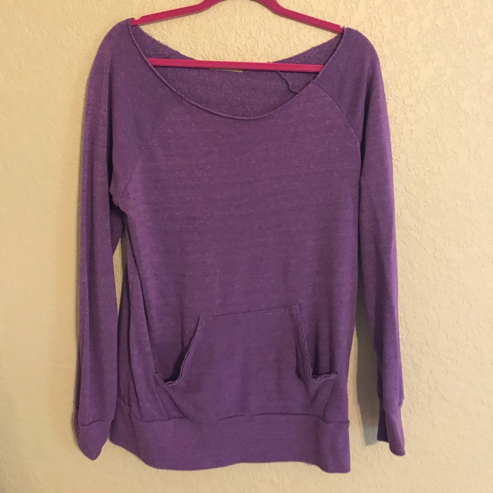 Wide shoulder sweatshirt