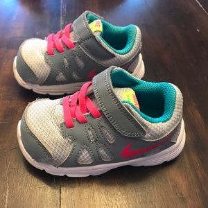 Toddler girl Nike athletic shoes pink grey 6C