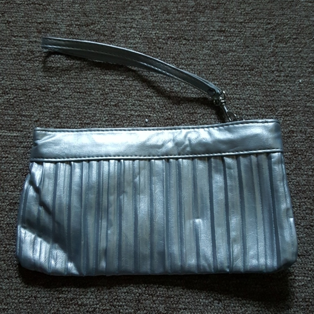 Ladies Wrislet Silver Purse