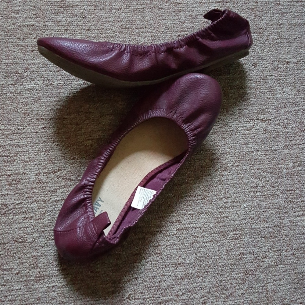 Ladies size 7 Maroon Flats