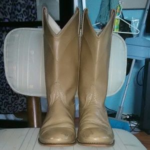 SOLD LareDo Boots
