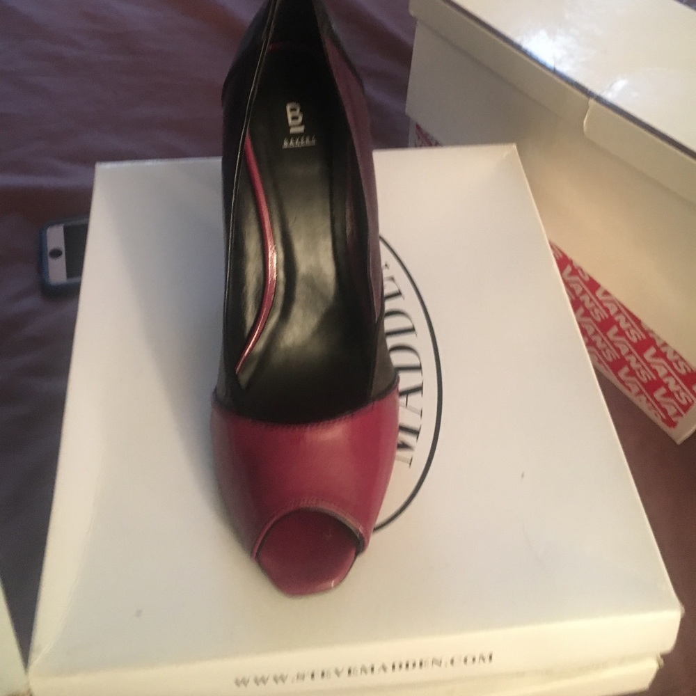 Shoes - Picture 2 of 2