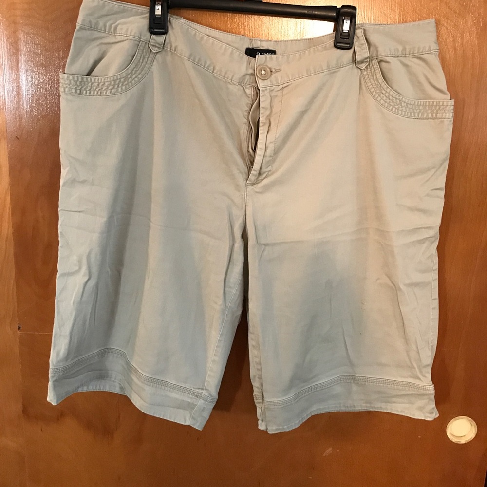 Ana crop plus size  capris