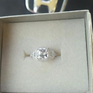 Ladies ring