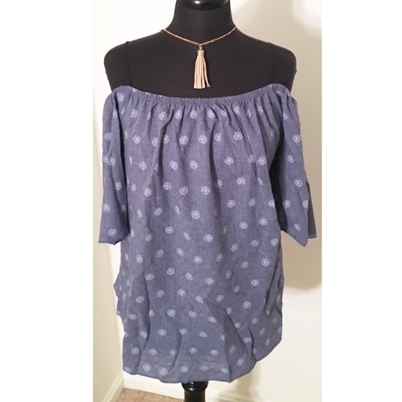 Tops - 🔥OFF SHOULDER PLUS SIZE CHAMBRAY TOP NWT 🔥