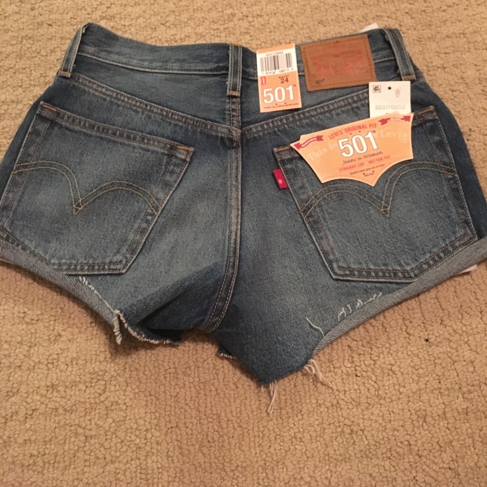 Levi's Shorts - Picture 2 of 4
